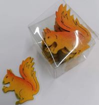 boite de 12 silhouettes petits écureuils formes en bois 